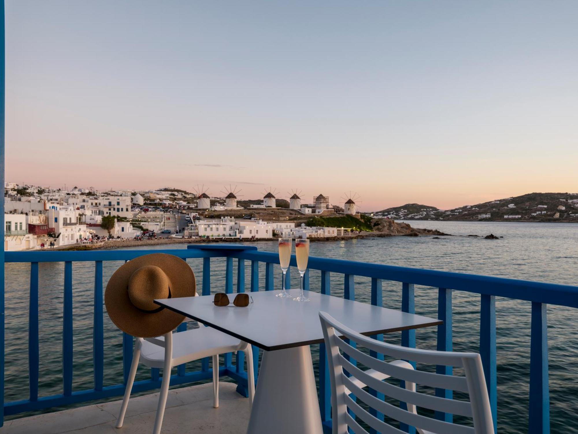Mykonos Town ブルートピア スイーツ Bed & Breakfast エクステリア 写真